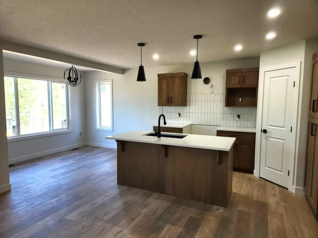 10506 134a Avenue Grande Prairie AB T8X 0W4