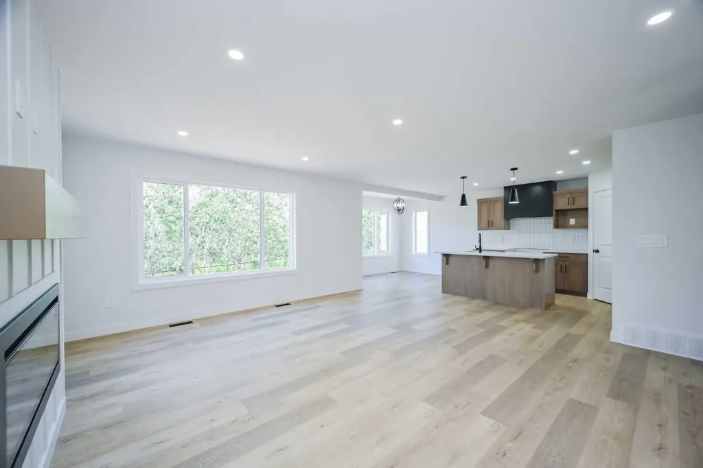 10506 134a Avenue Grande Prairie AB T8X 0W4
