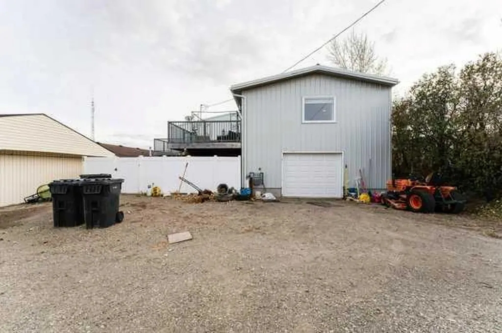 111 1 Avenue S Coutts AB T0K 0N0
