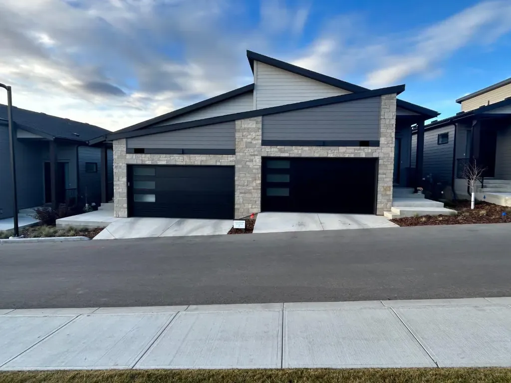 31 Royal Birch Cove NW Calgary AB T3G 5P9