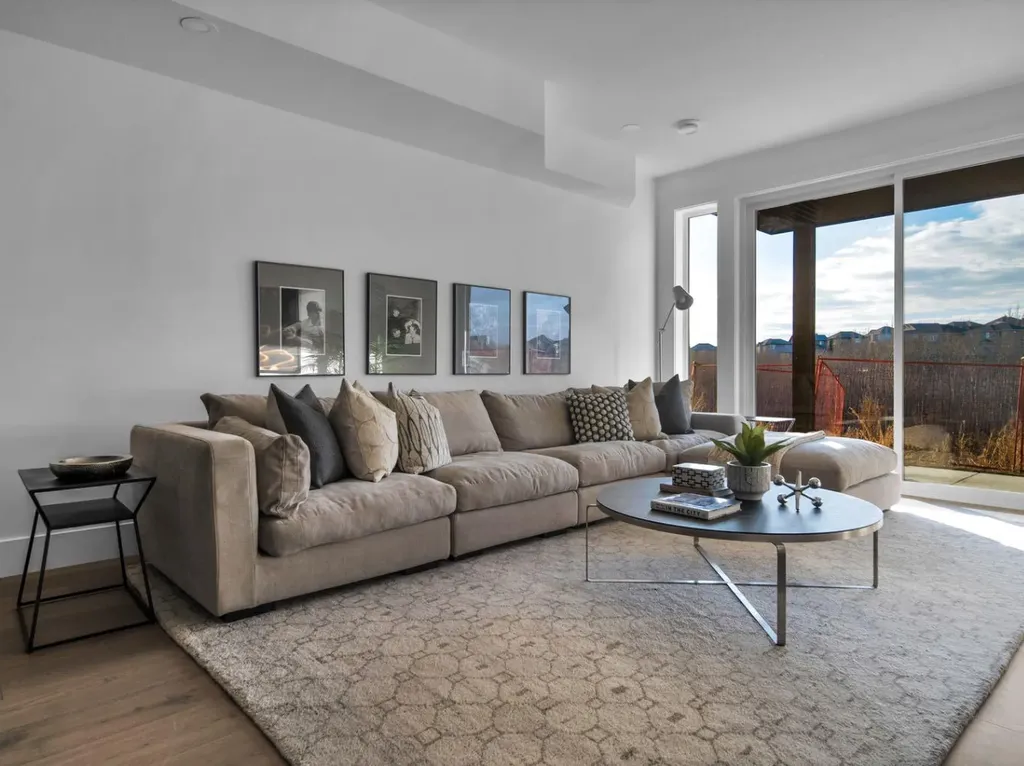 31 Royal Birch Cove NW Calgary AB T3G 5P9