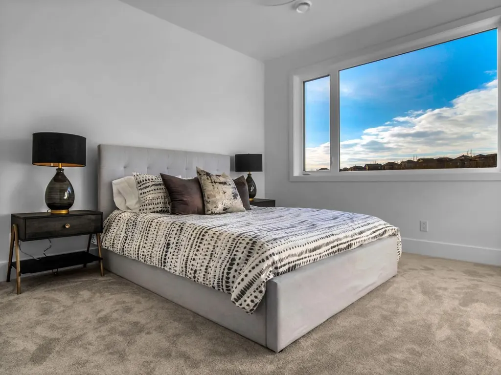 31 Royal Birch Cove NW Calgary AB T3G 5P9