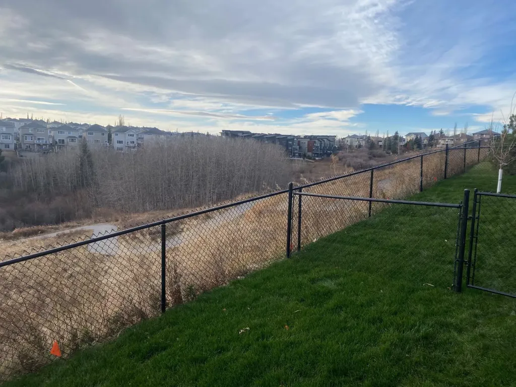 31 Royal Birch Cove NW Calgary AB T3G 5P9