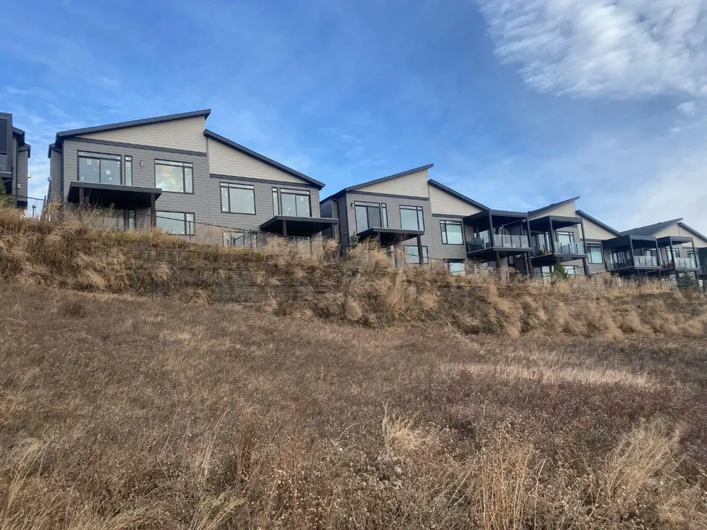 31 Royal Birch Cove NW Calgary AB T3G 5P9