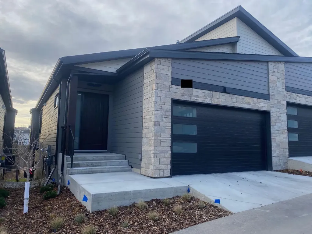 31 Royal Birch Cove NW Calgary AB T3G 5P9