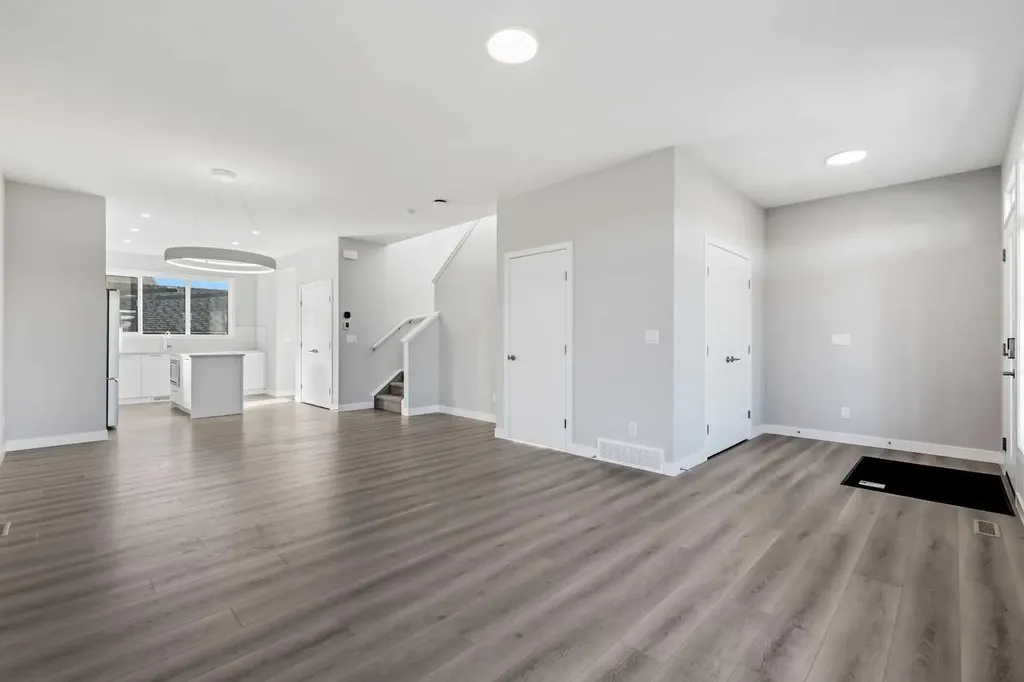 7007 Rangeview Avenue SE Calgary AB T3S 0P9