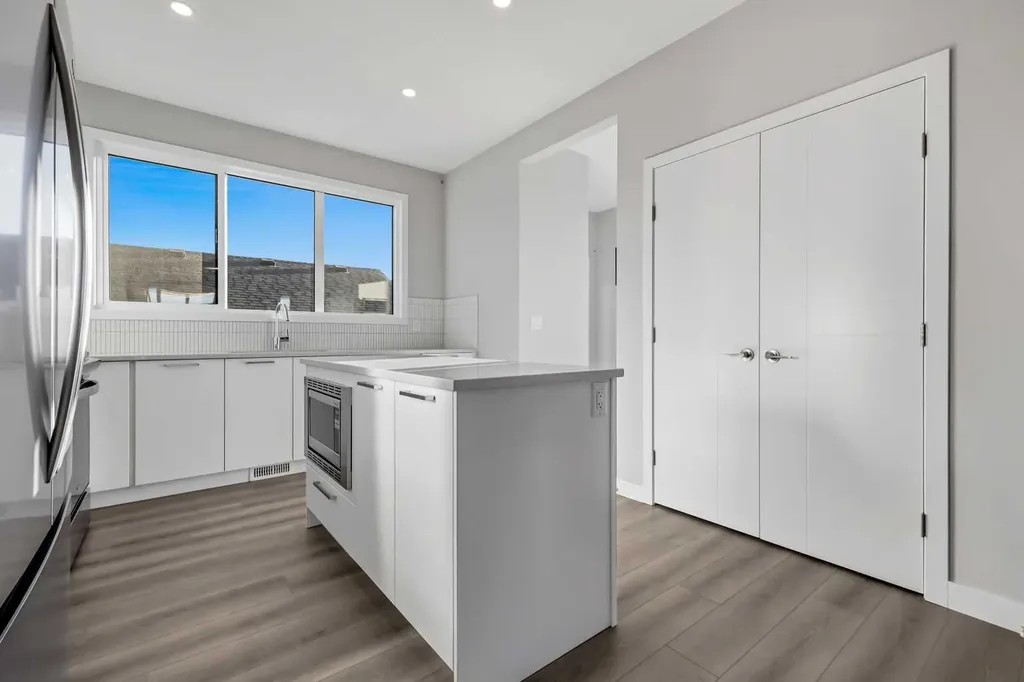7007 Rangeview Avenue SE Calgary AB T3S 0P9
