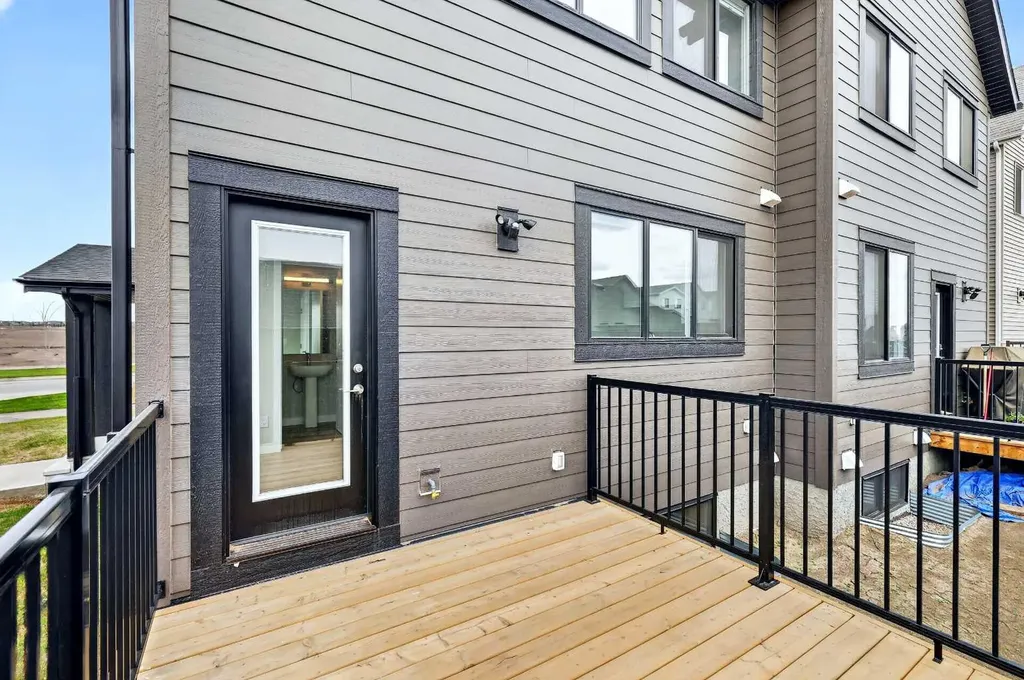 7007 Rangeview Avenue SE Calgary AB T3S 0P9