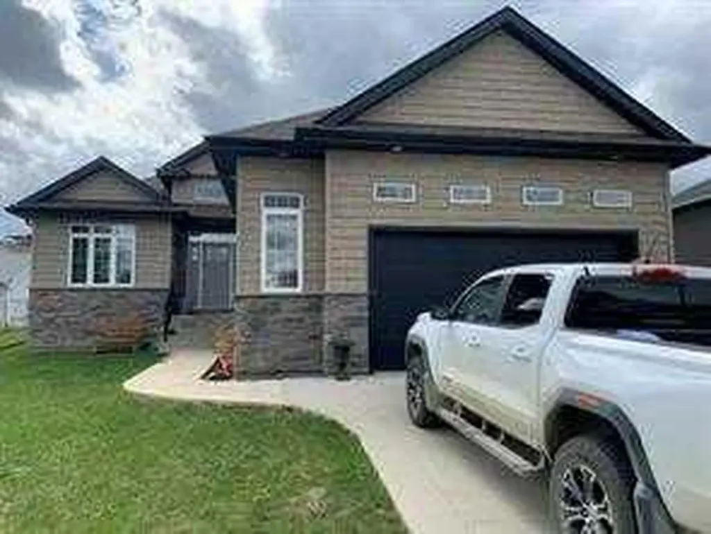 805 7 Avenue Fox Creek AB T0H 1P0
