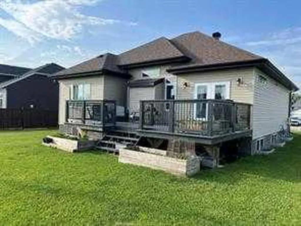 805 7 Avenue Fox Creek AB T0H 1P0