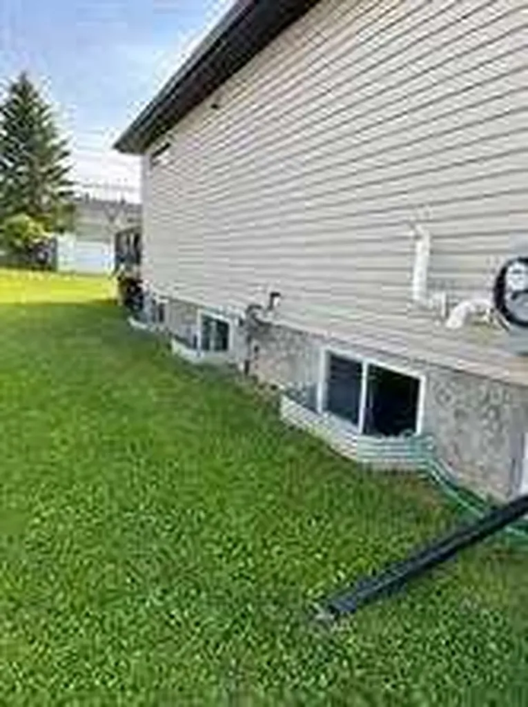 805 7 Avenue Fox Creek AB T0H 1P0