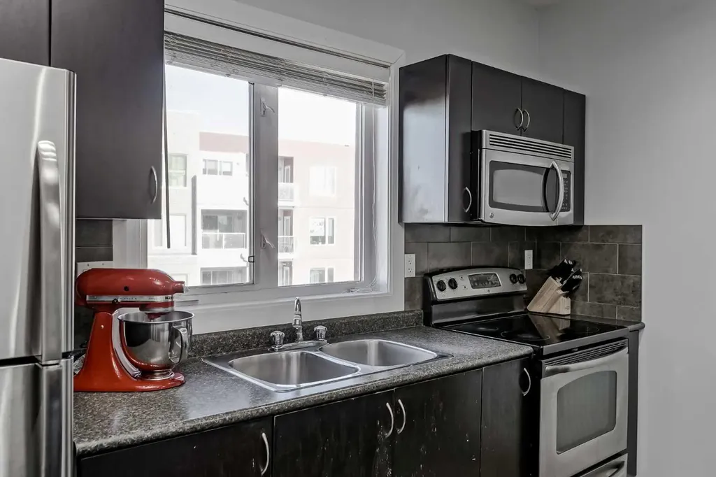 604 East Lake Boulevard NE Airdrie AB T4A 0G5