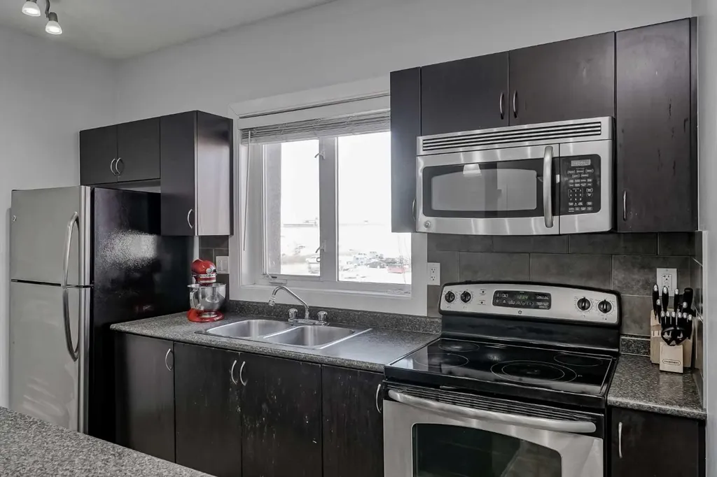 604 East Lake Boulevard NE Airdrie AB T4A 0G5