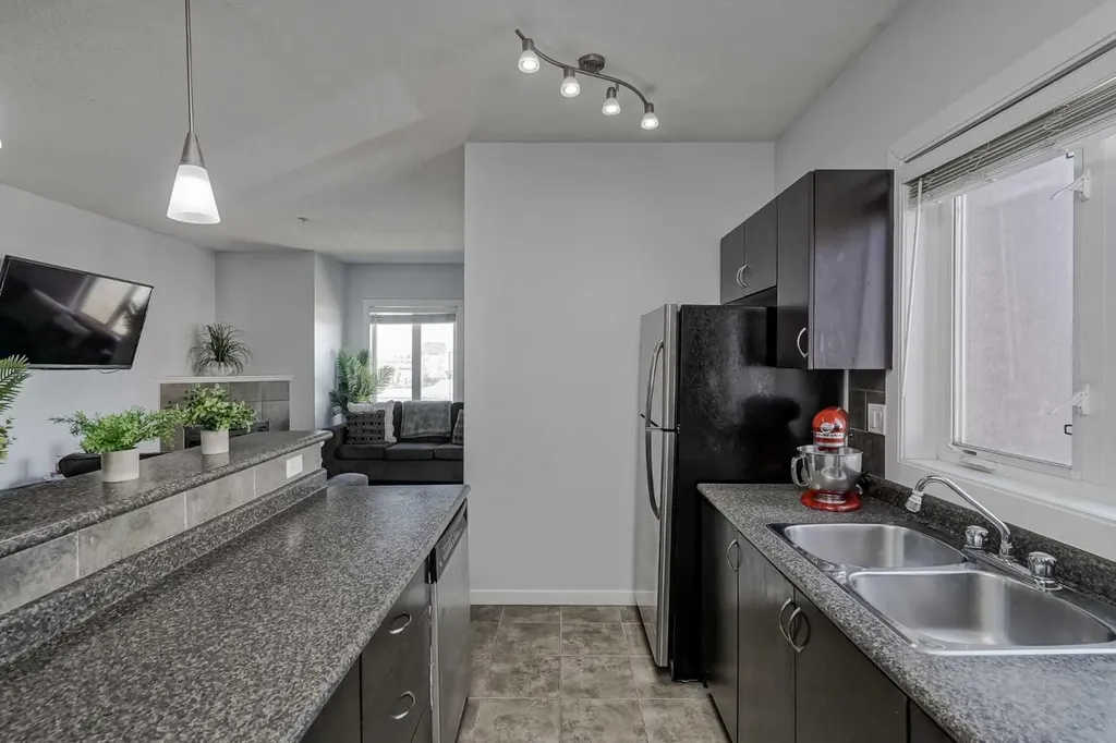 604 East Lake Boulevard NE Airdrie AB T4A 0G5