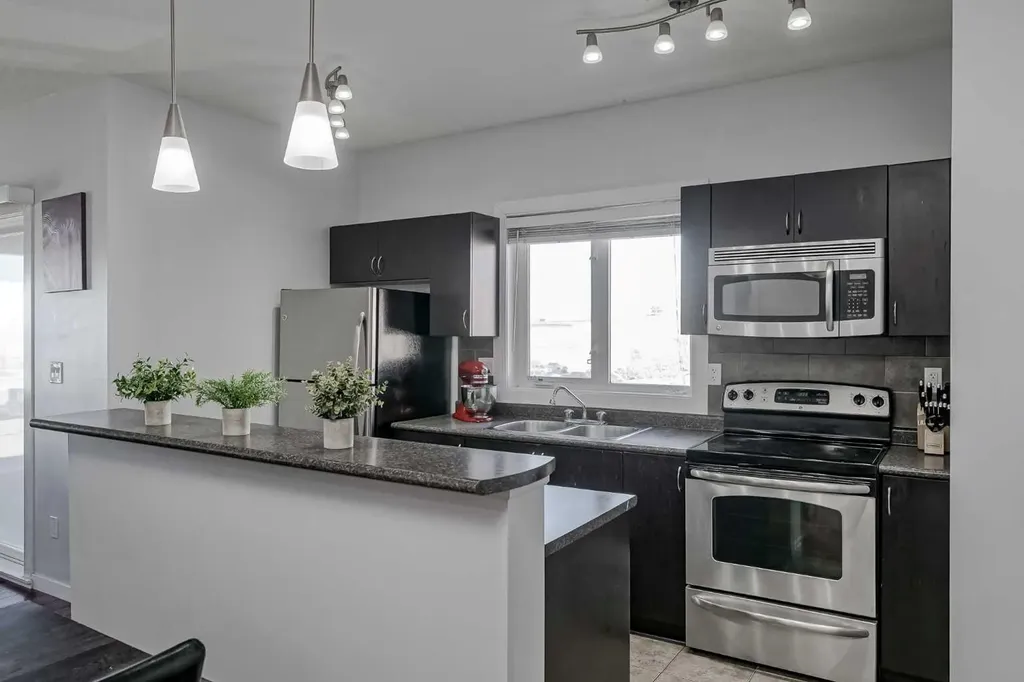 604 East Lake Boulevard NE Airdrie AB T4A 0G5