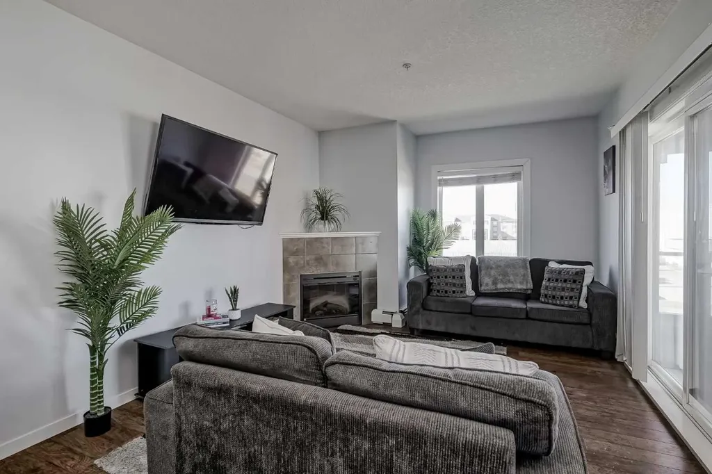 604 East Lake Boulevard NE Airdrie AB T4A 0G5