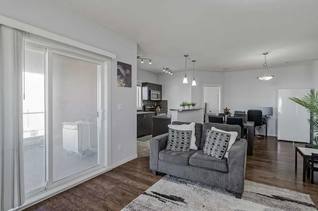 604 East Lake Boulevard NE Airdrie AB T4A 0G5