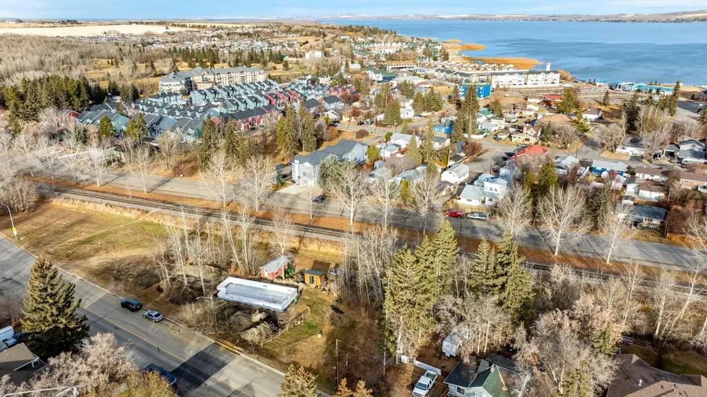 5120 48 Avenue Sylvan Lake AB T4S 1G6