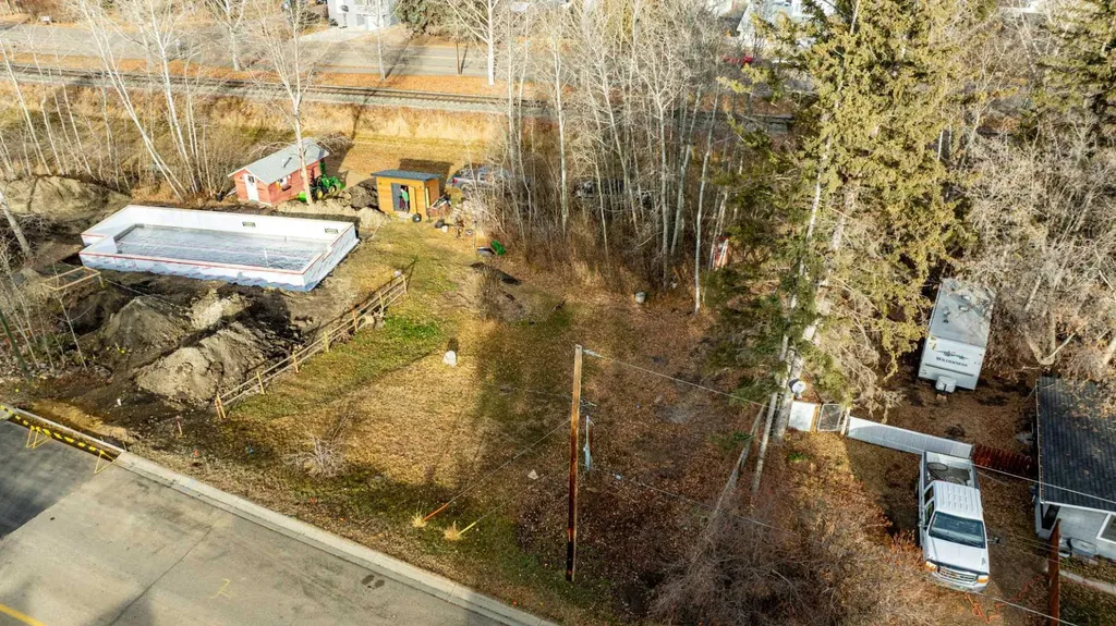 5120 48 Avenue Sylvan Lake AB T4S 1G6