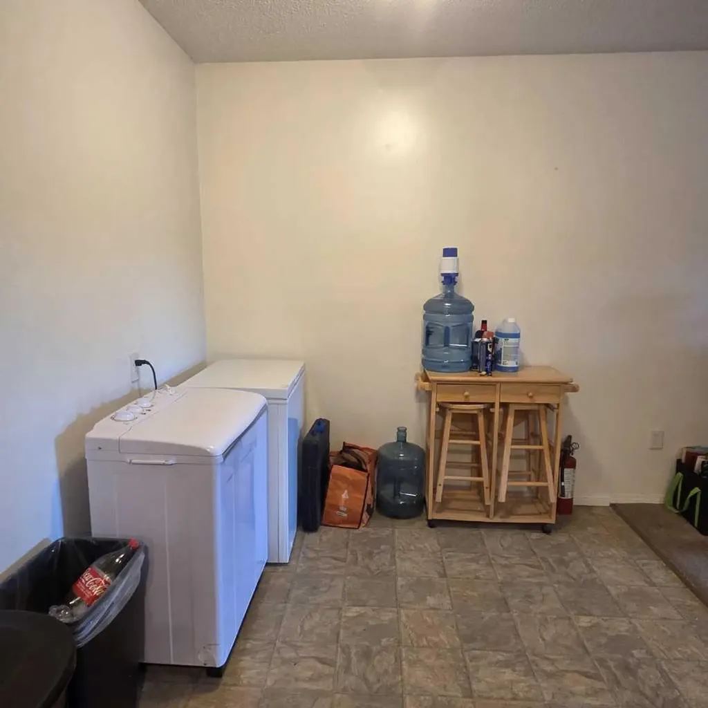 5611 9 Avenue Edson AB T7E 1R5