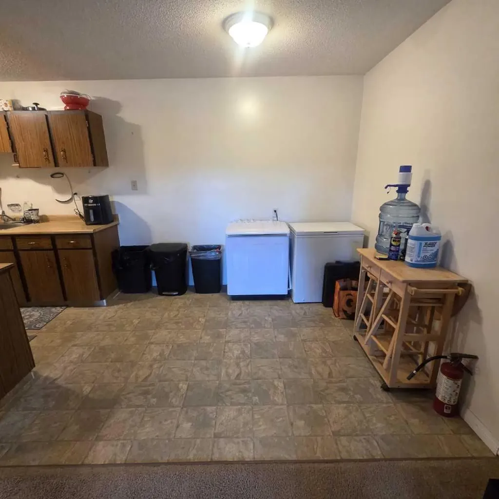 5611 9 Avenue Edson AB T7E 1R5