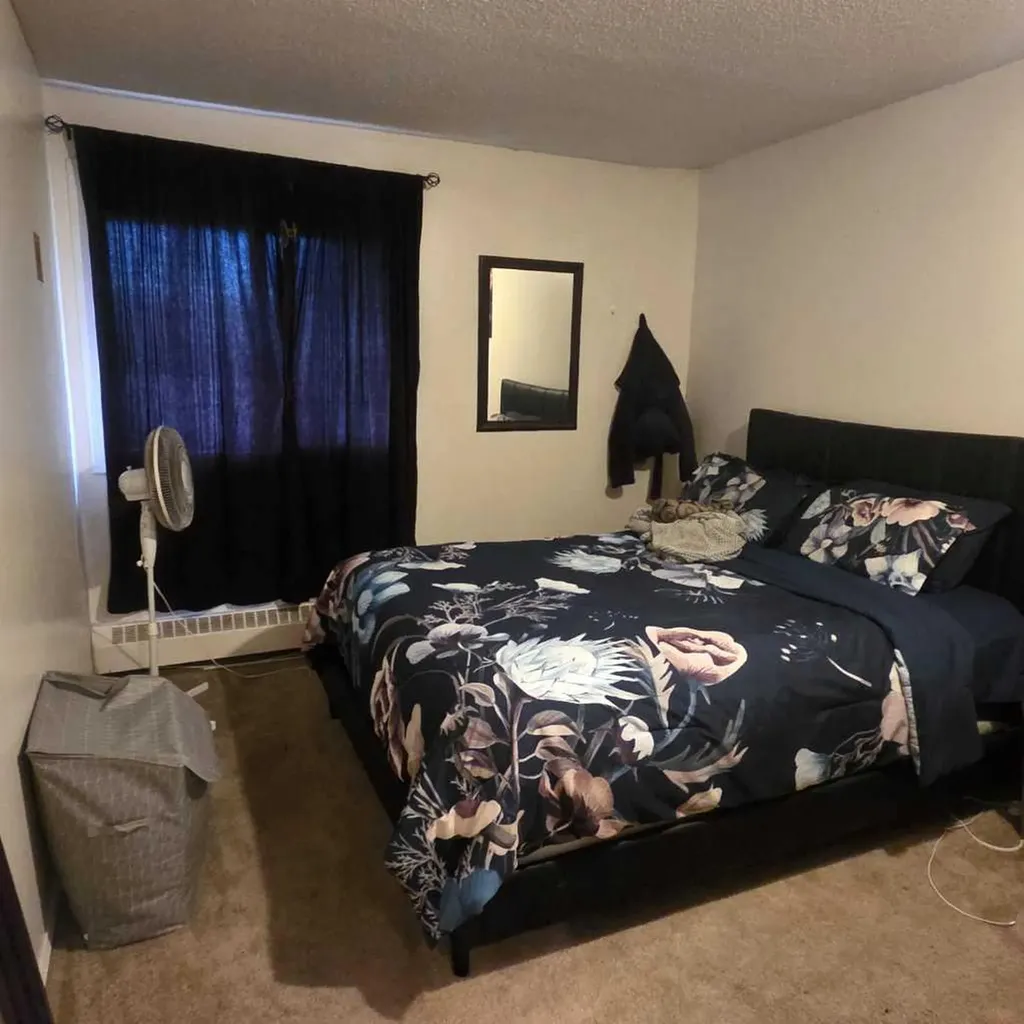 5611 9 Avenue Edson AB T7E 1R5