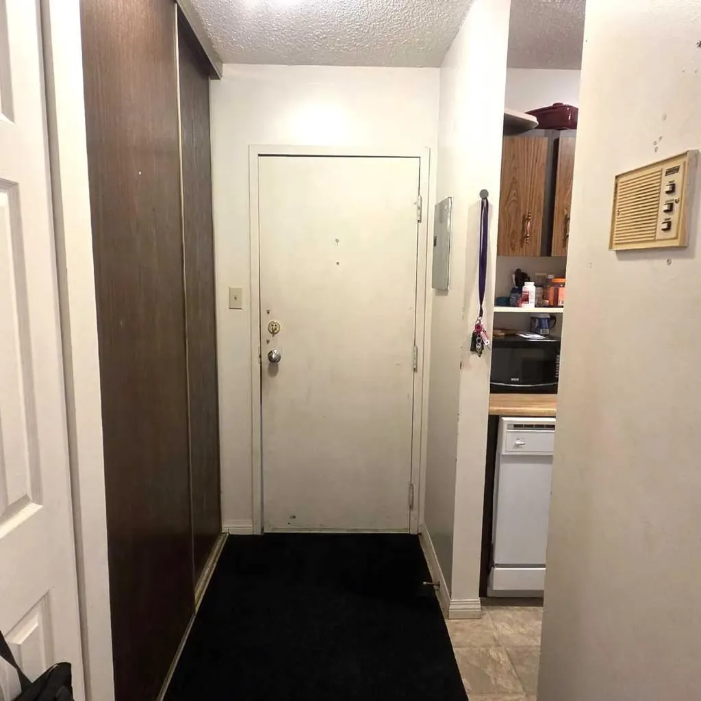 5611 9 Avenue Edson AB T7E 1R5