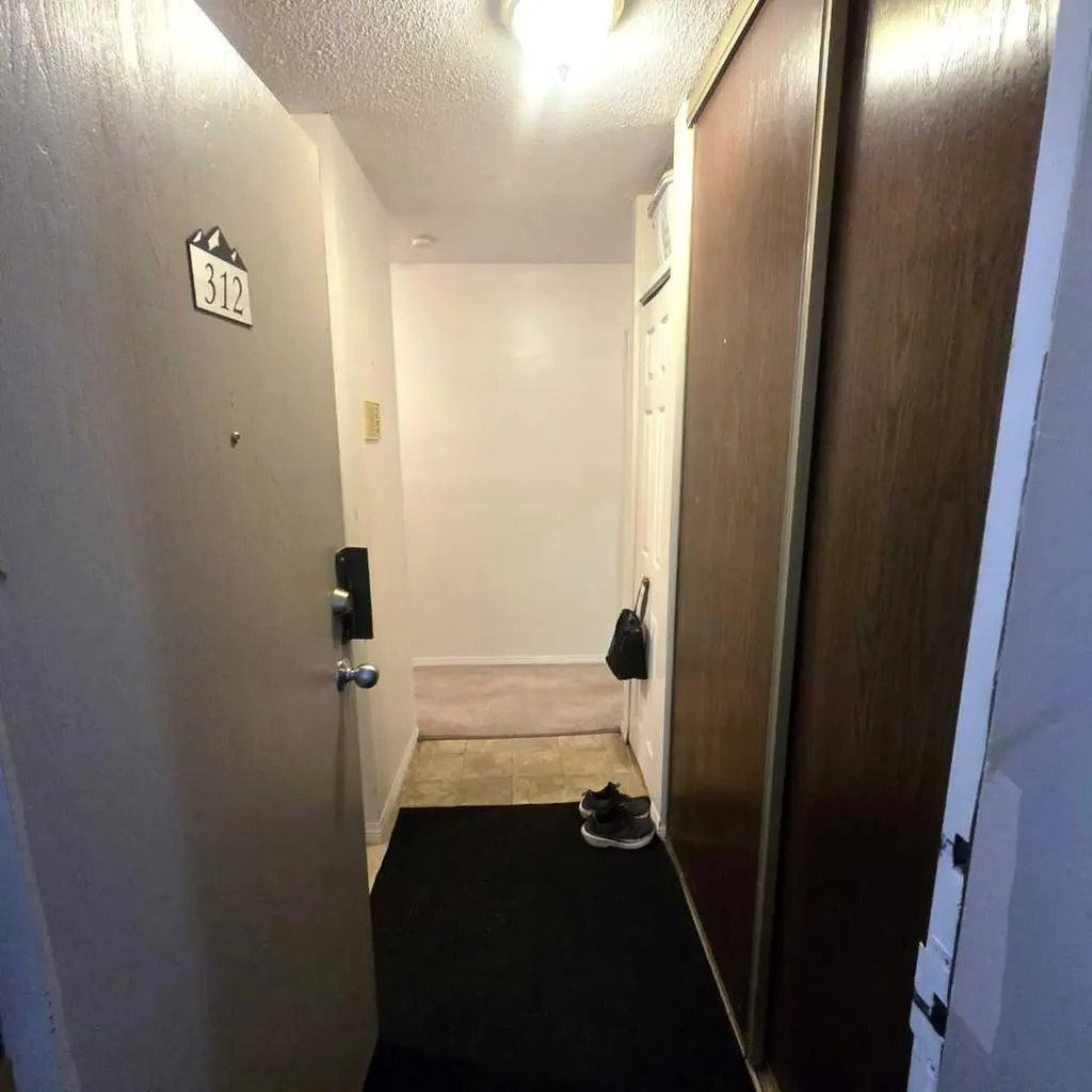 5611 9 Avenue Edson AB T7E 1R5