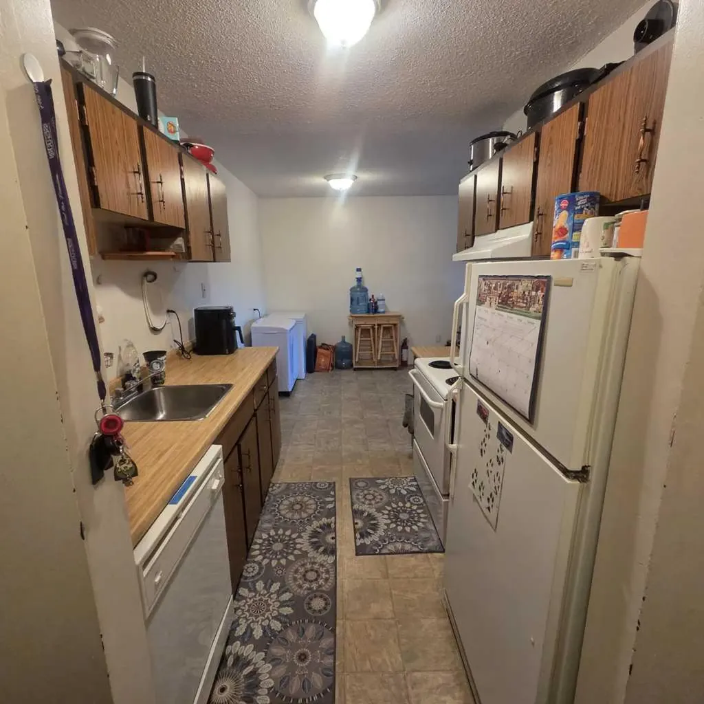 5611 9 Avenue Edson AB T7E 1R5