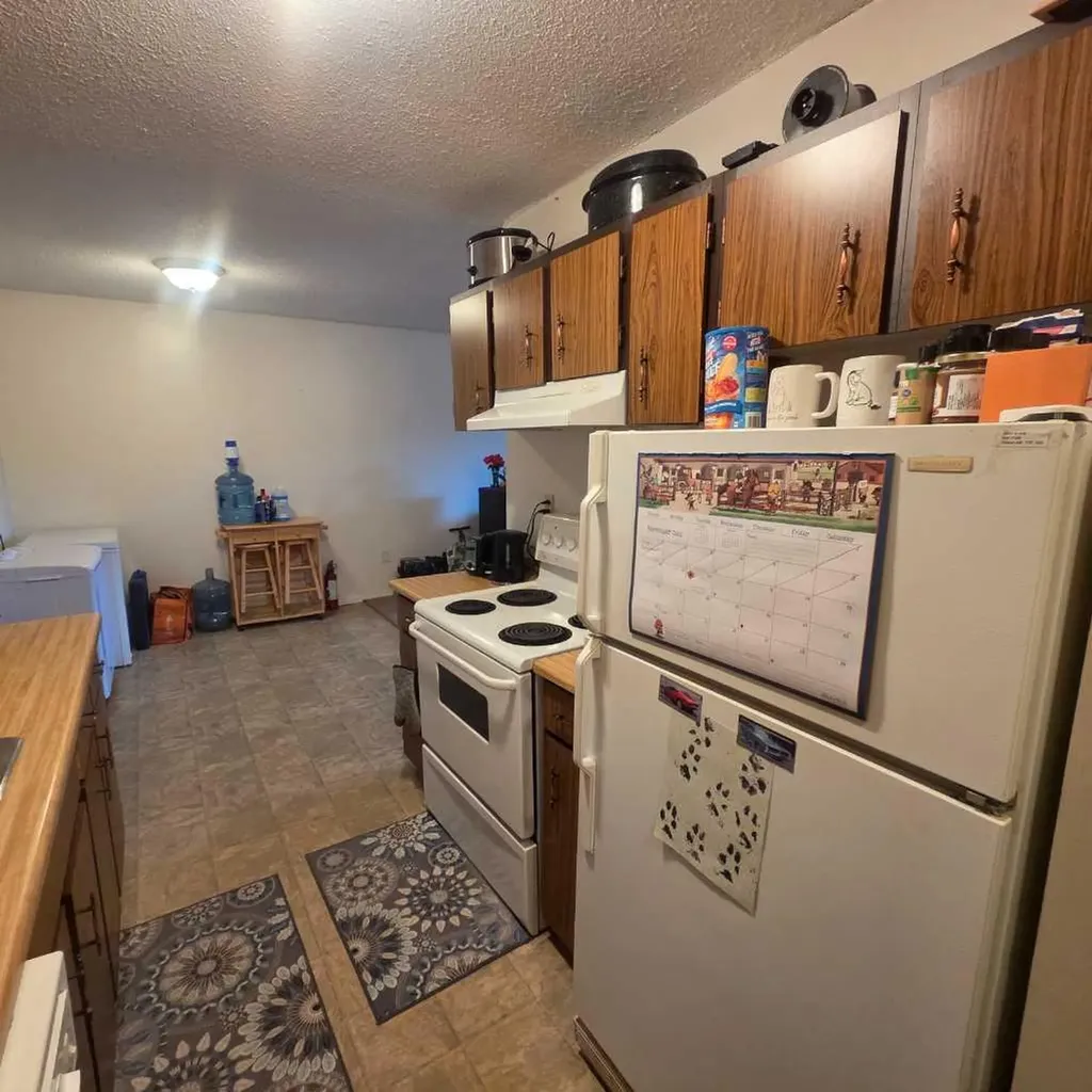 5611 9 Avenue Edson AB T7E 1R5
