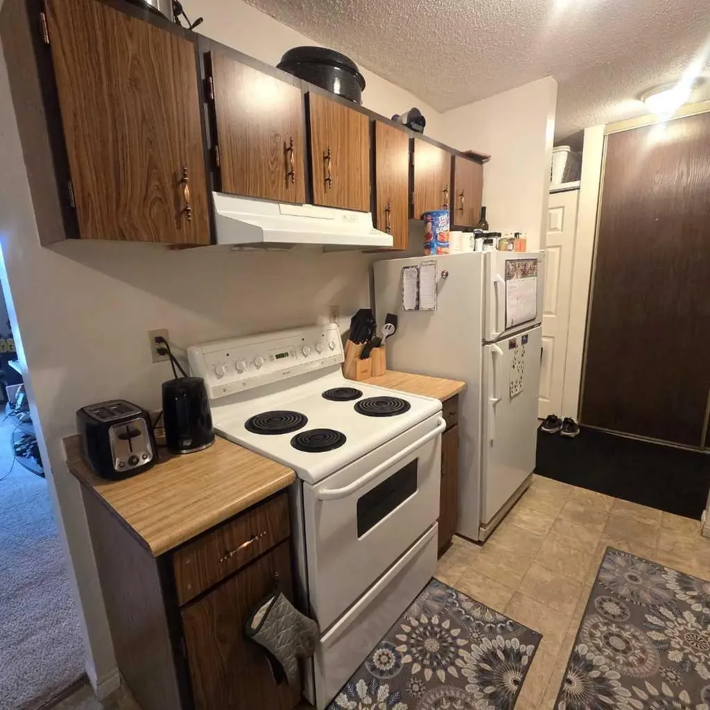 5611 9 Avenue Edson AB T7E 1R5