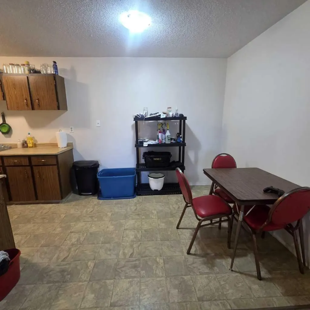 5611 9 Avenue Edson AB T7E 1R5