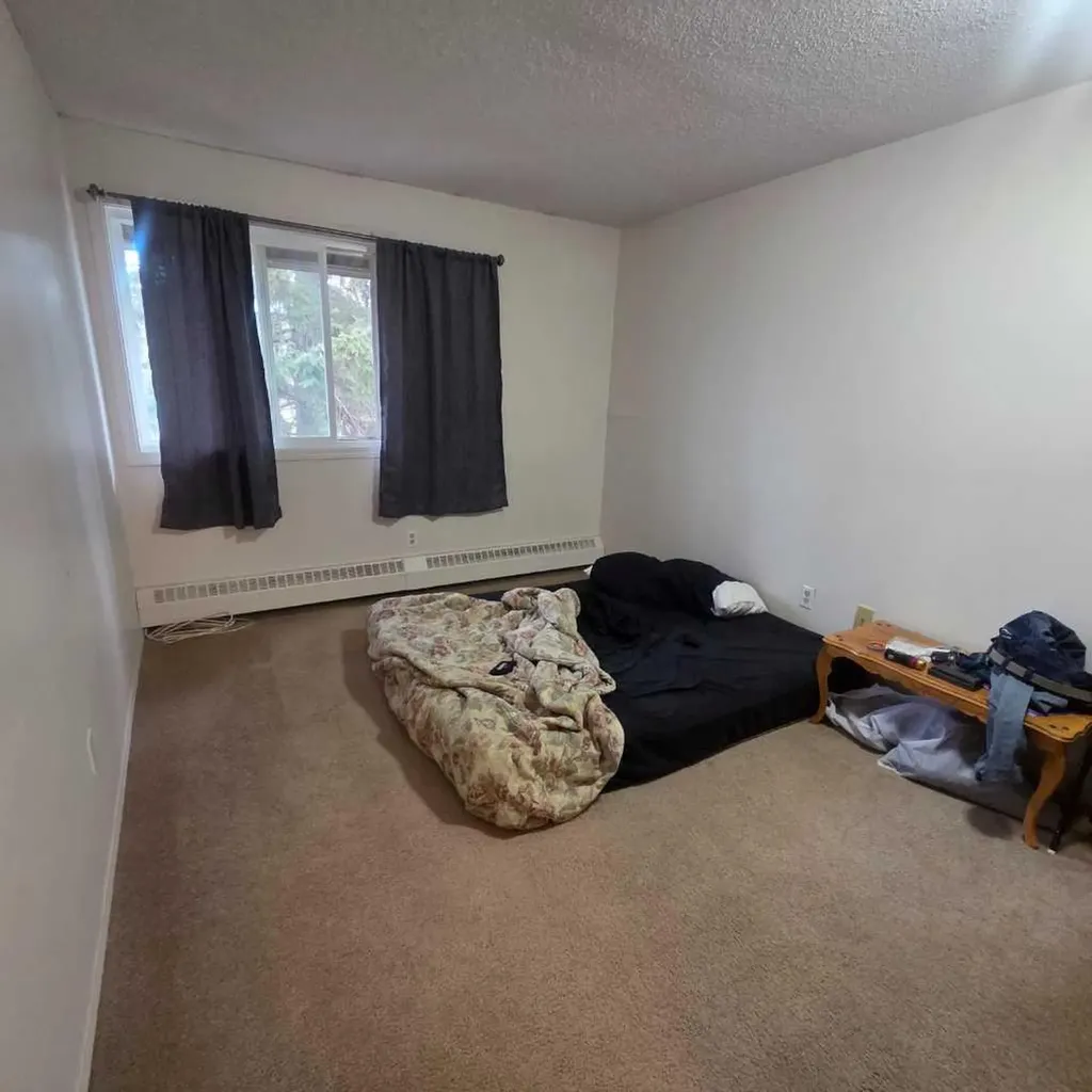 5611 9 Avenue Edson AB T7E 1R5