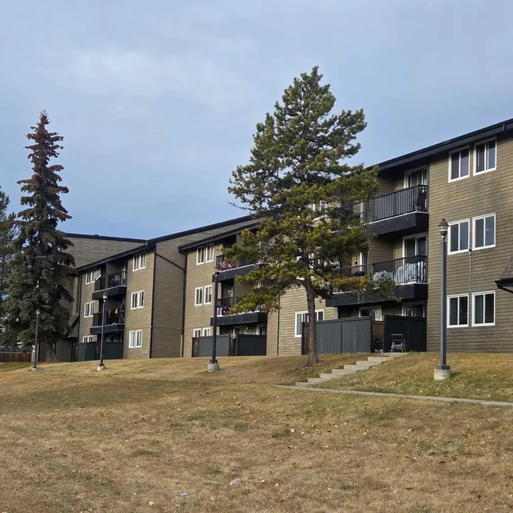 5611 9 Avenue Edson AB T7E 1R5
