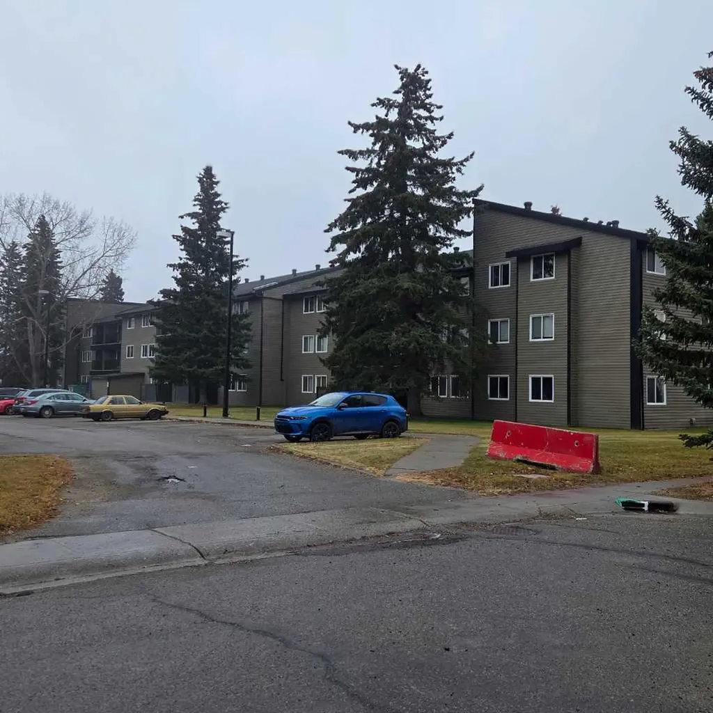 5611 9 Avenue Edson AB T7E 1R5