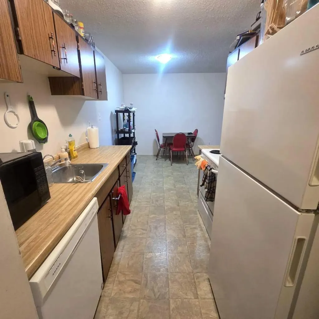 5611 9 Avenue Edson AB T7E 1R5