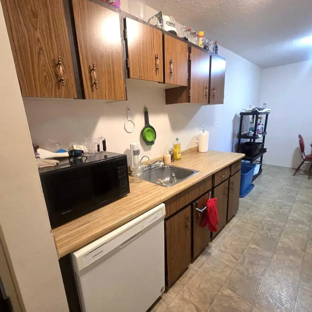 5611 9 Avenue Edson AB T7E 1R5