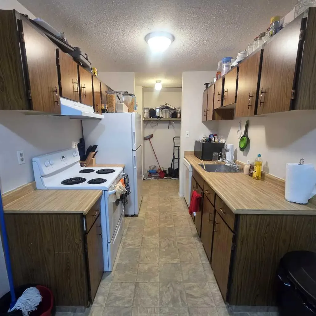 5611 9 Avenue Edson AB T7E 1R5