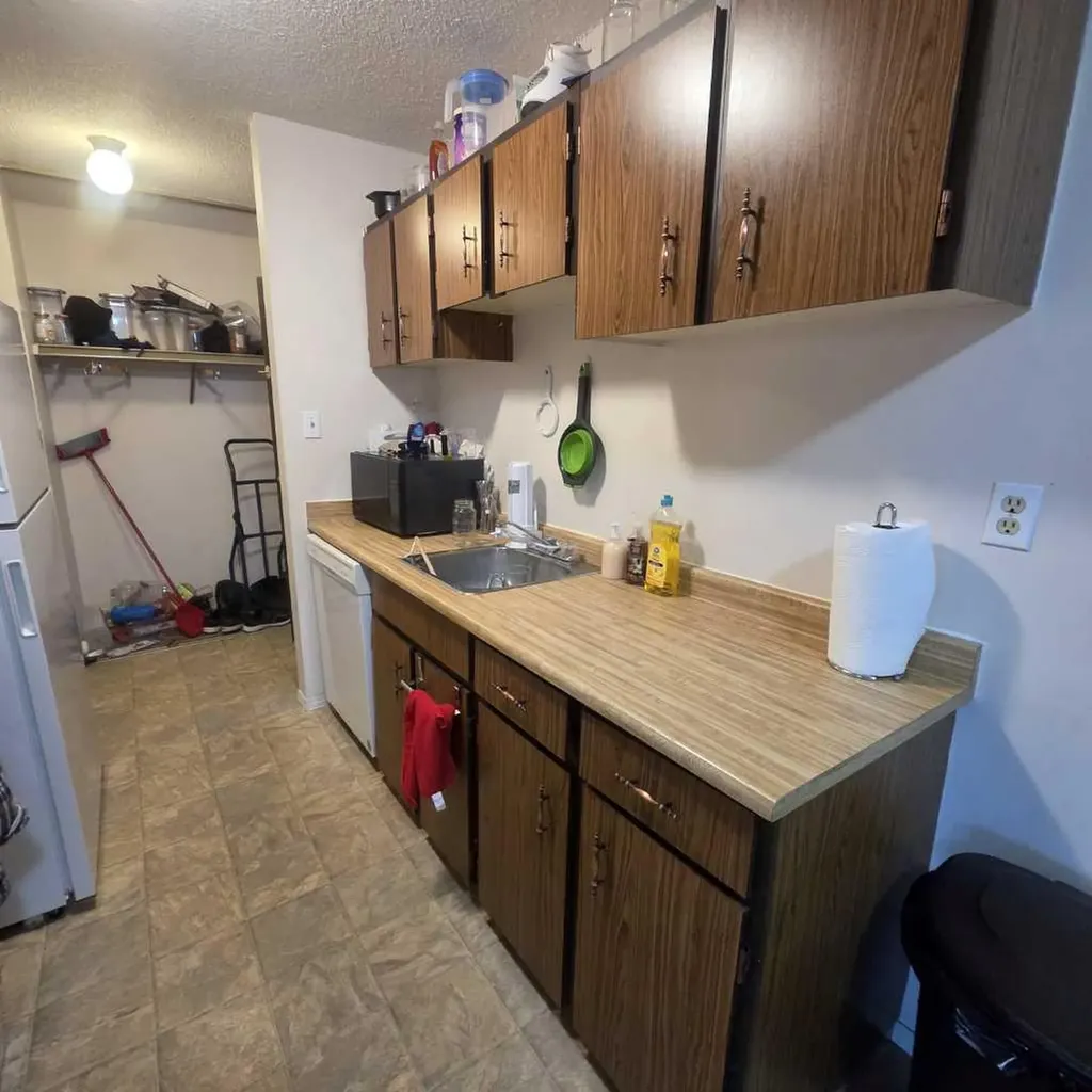 5611 9 Avenue Edson AB T7E 1R5