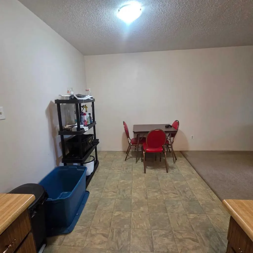 5611 9 Avenue Edson AB T7E 1R5