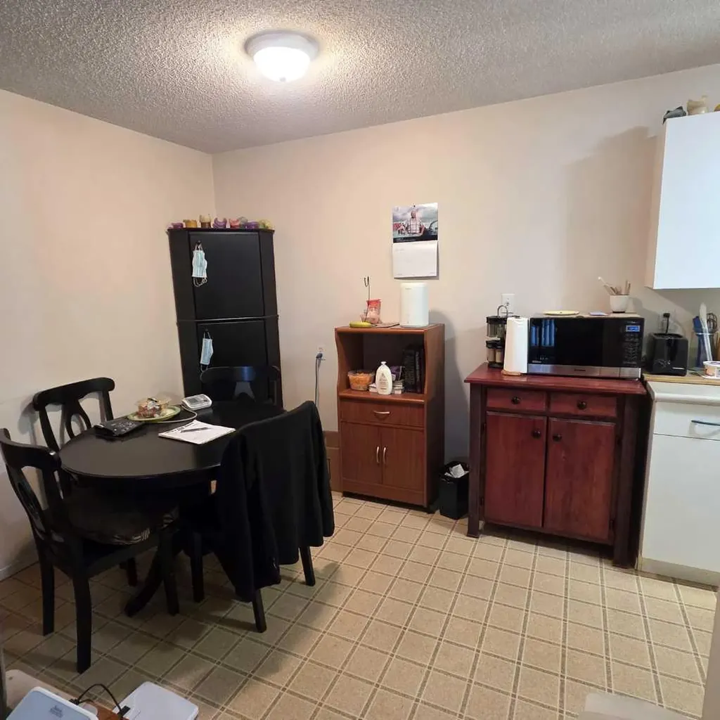 5611 10 Avenue Edson AB T7E 1R4