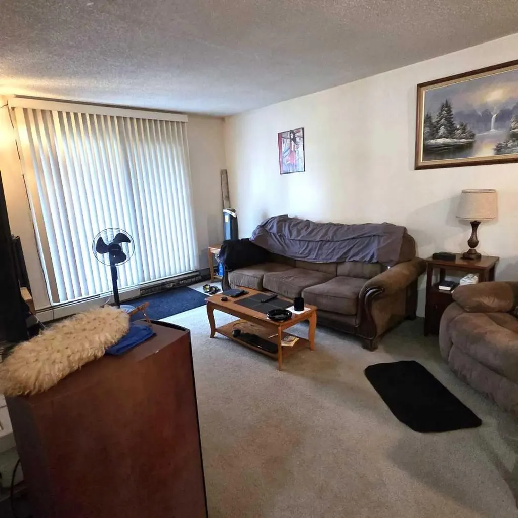 5611 10 Avenue Edson AB T7E 1R4