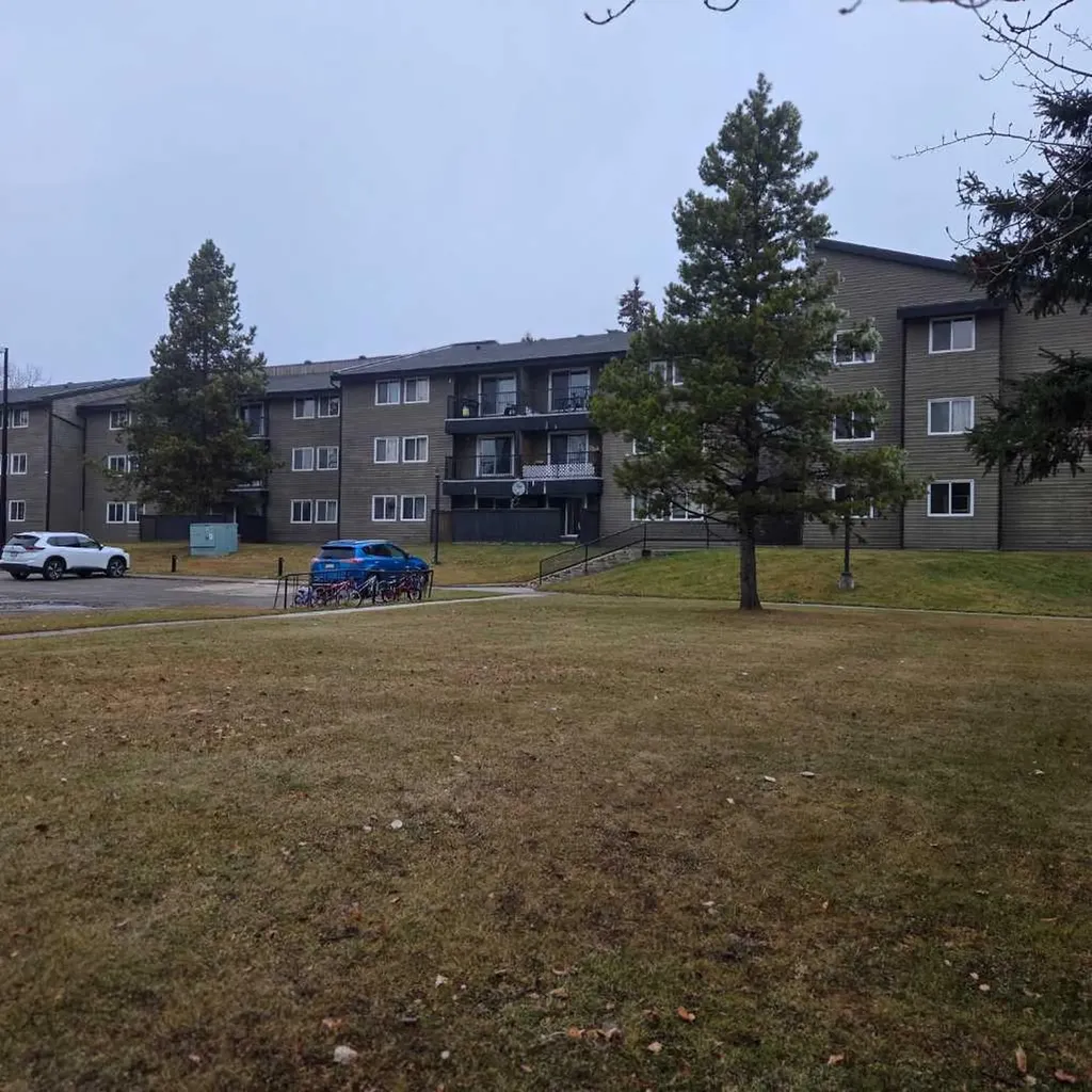 5611 10 Avenue Edson AB T7E 1R4
