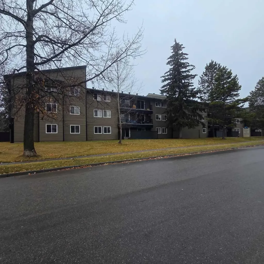 5611 10 Avenue Edson AB T7E 1R4