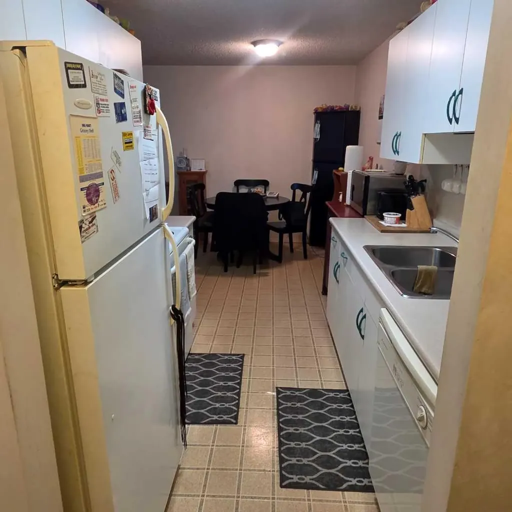 5611 10 Avenue Edson AB T7E 1R4