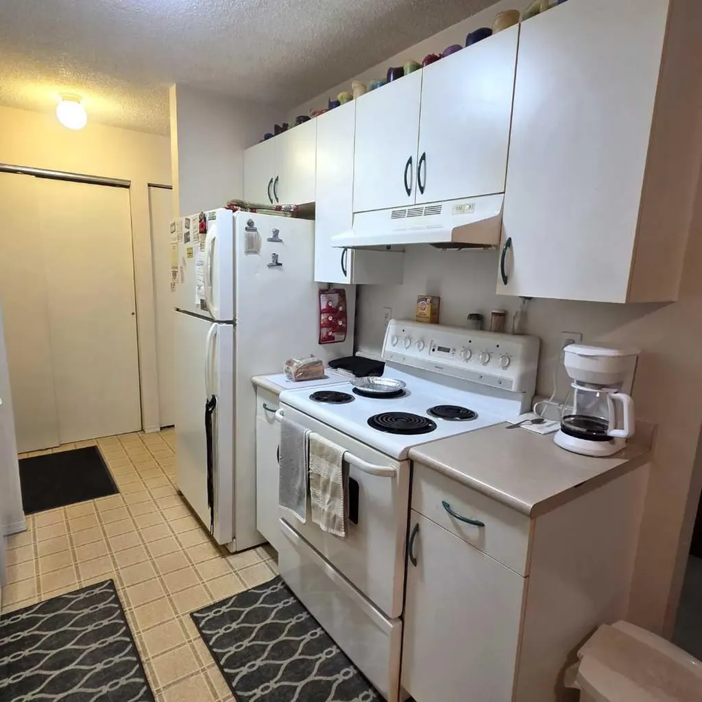 5611 10 Avenue Edson AB T7E 1R4