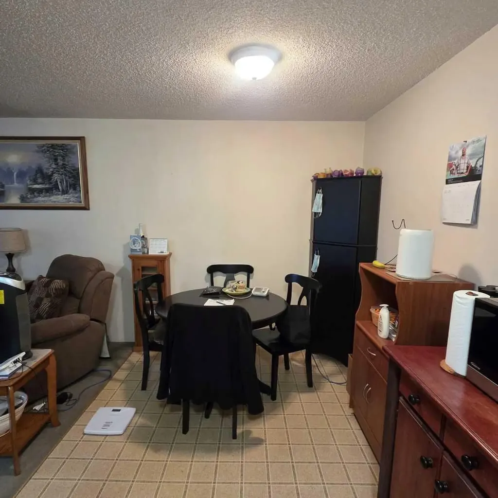 5611 10 Avenue Edson AB T7E 1R4