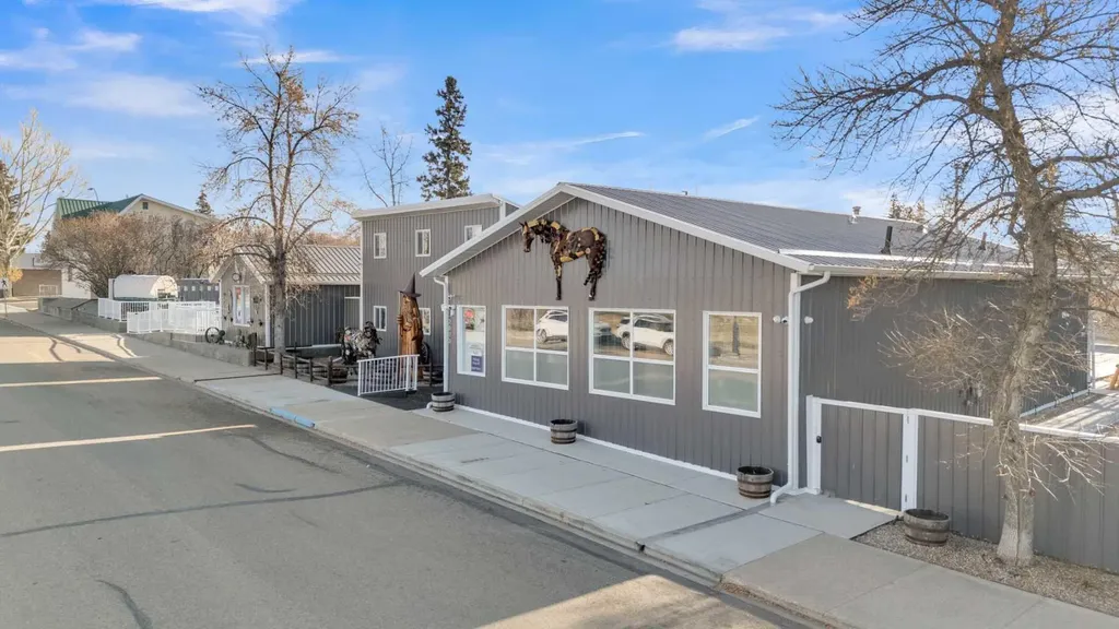 2023 20 Avenue Bowden AB T0M0K0