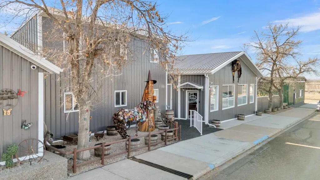 2023 20 Avenue Bowden AB T0M0K0