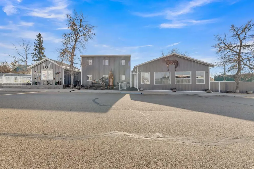 2023 20 Avenue Bowden AB T0M0K0